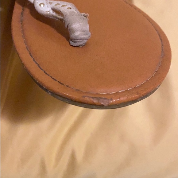 Tan strap sandals with white strap - Picture 4 of 4